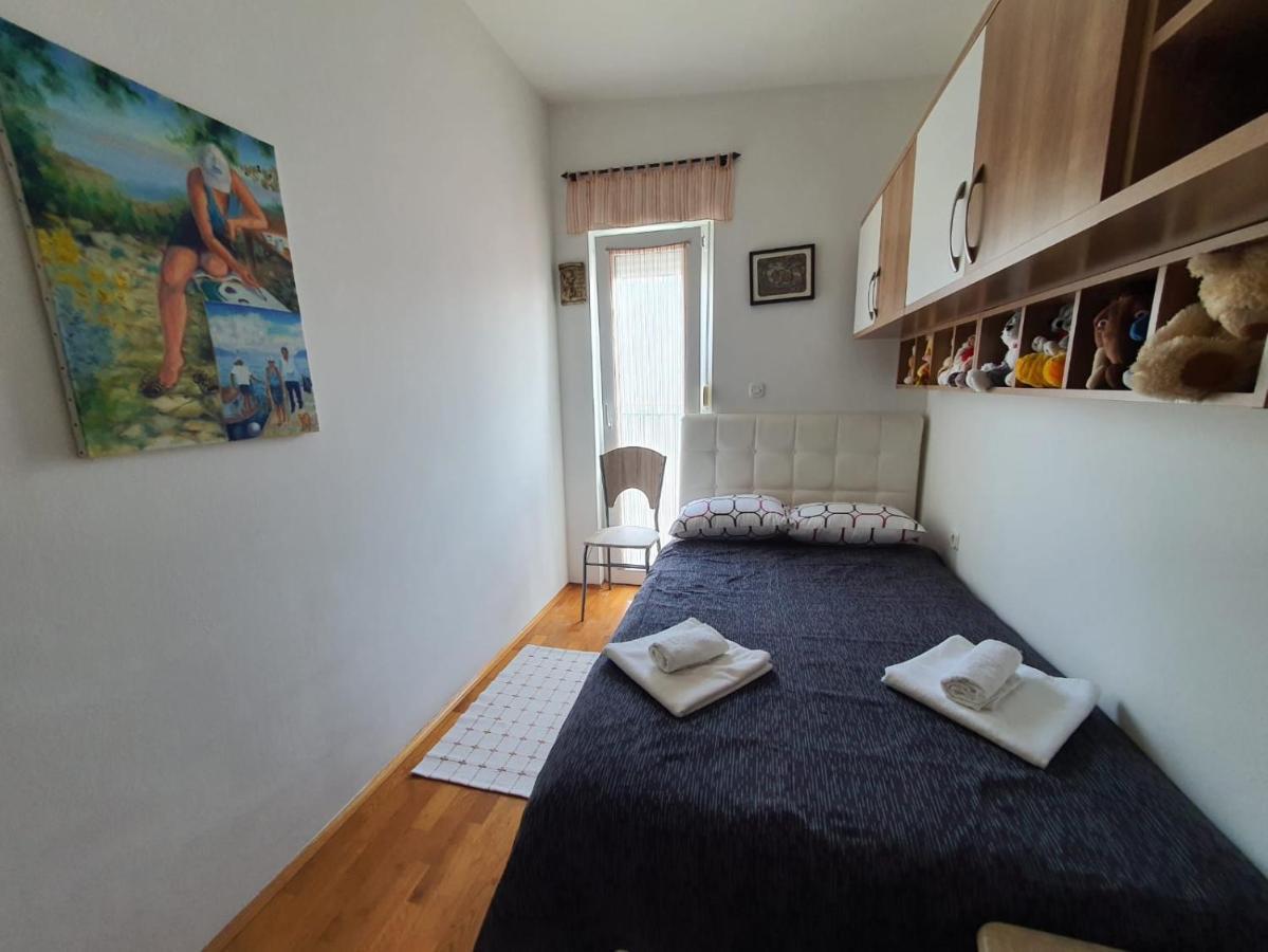 Apartment Sara Umag Exterior photo